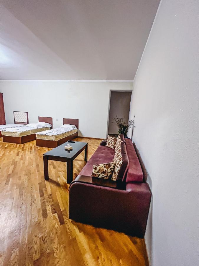 Castle Family Hotel Yerevan Exterior foto