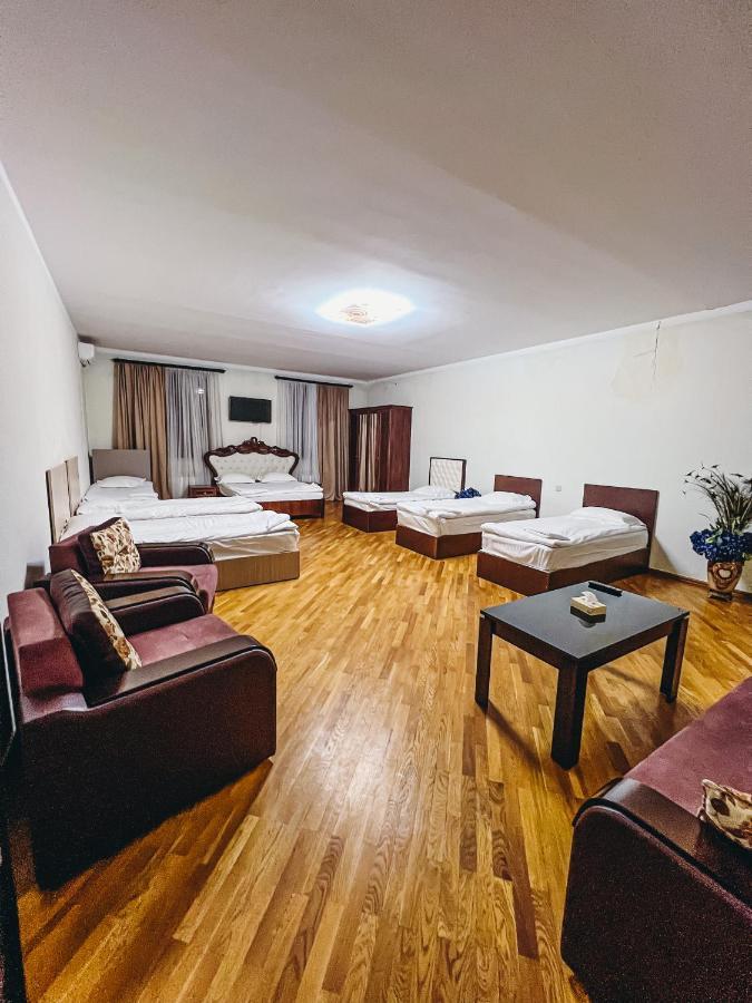 Castle Family Hotel Yerevan Exterior foto