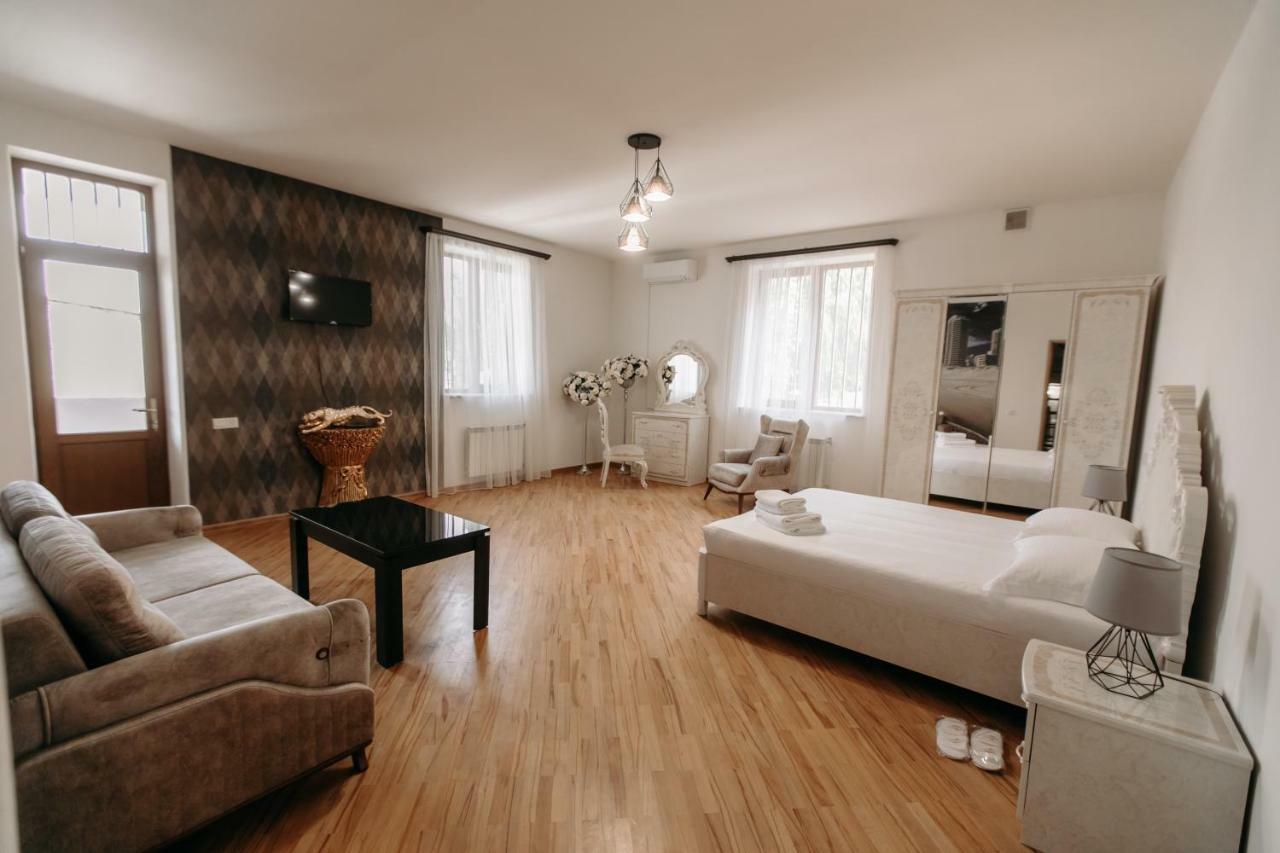 Castle Family Hotel Yerevan Exterior foto