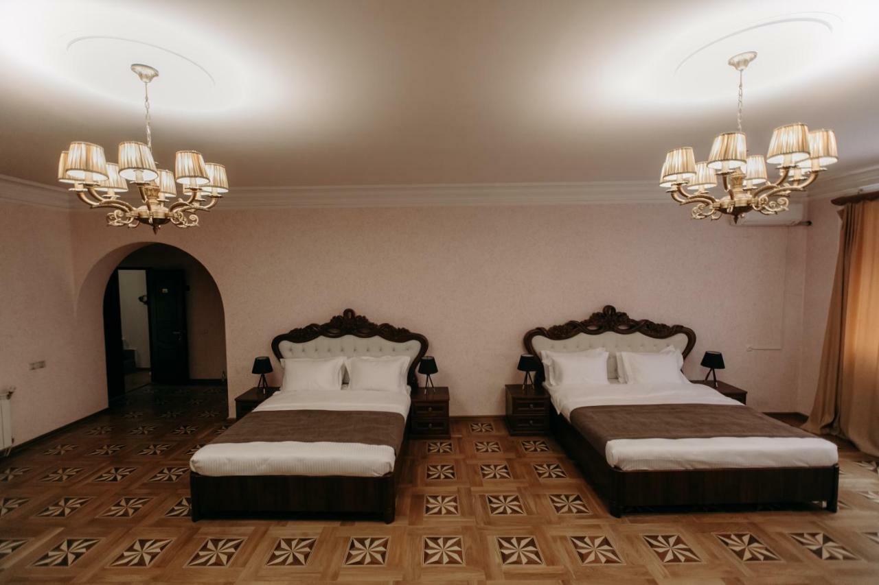 Castle Family Hotel Yerevan Exterior foto