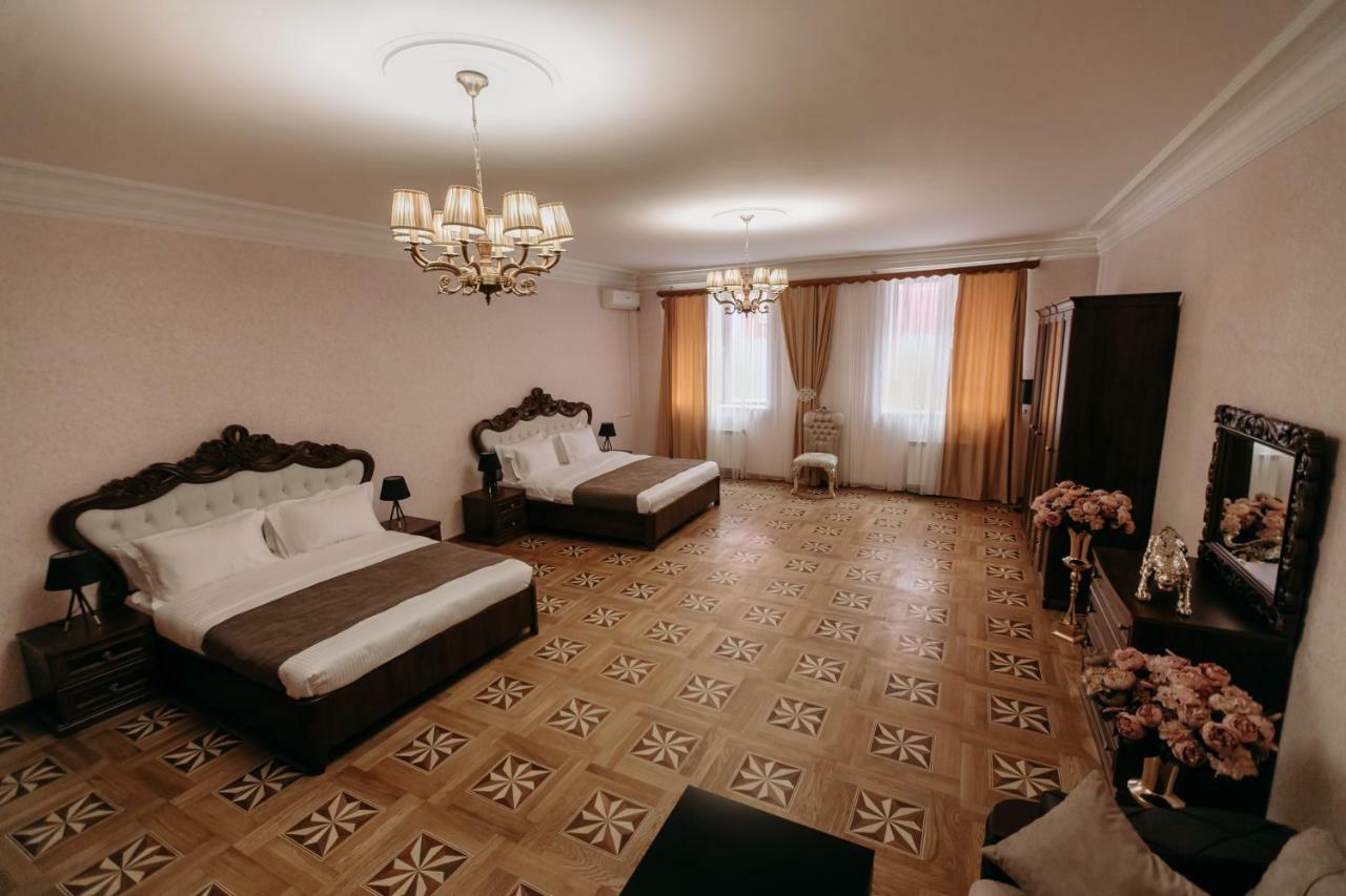 Castle Family Hotel Yerevan Exterior foto