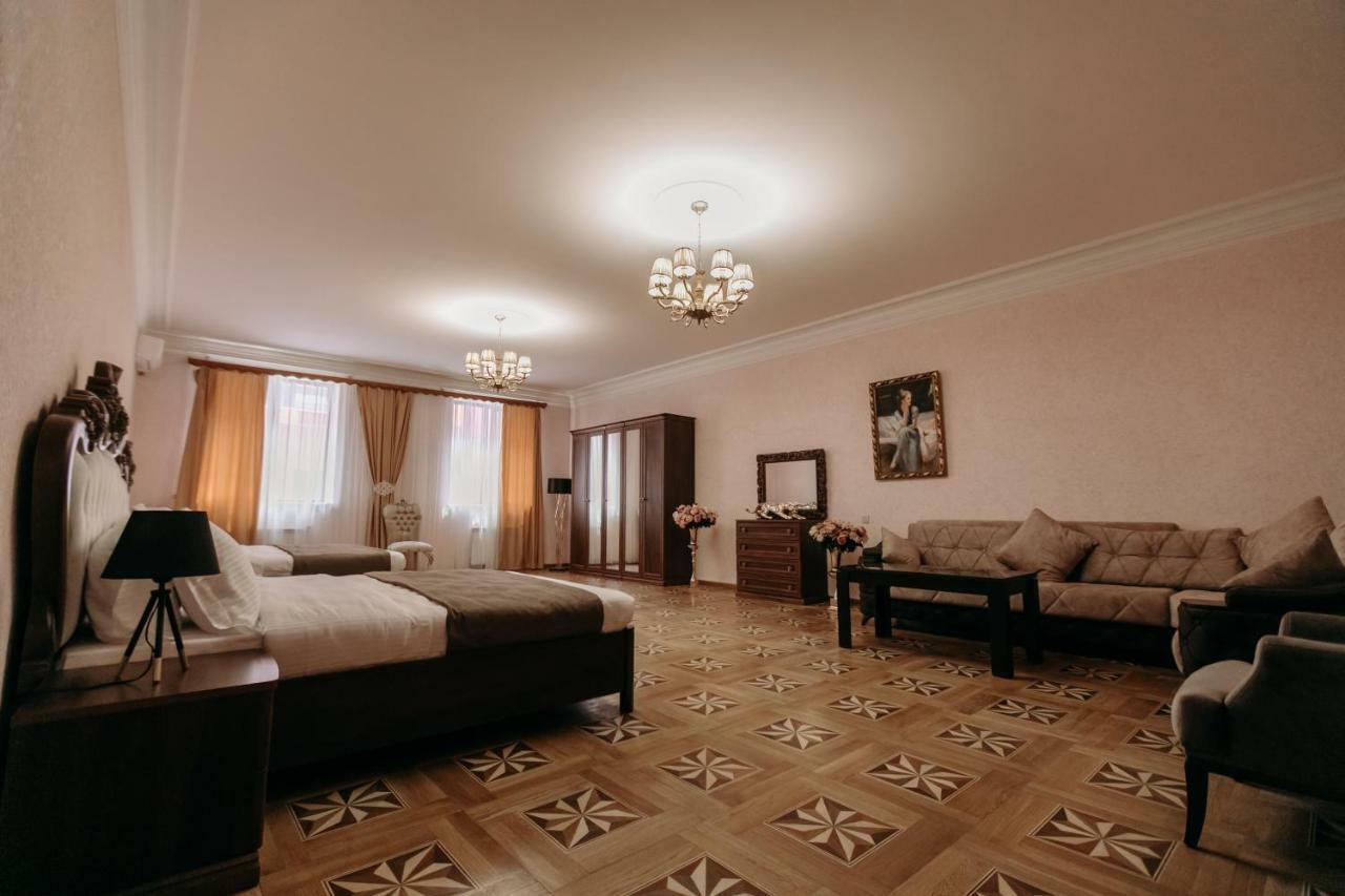Castle Family Hotel Yerevan Exterior foto