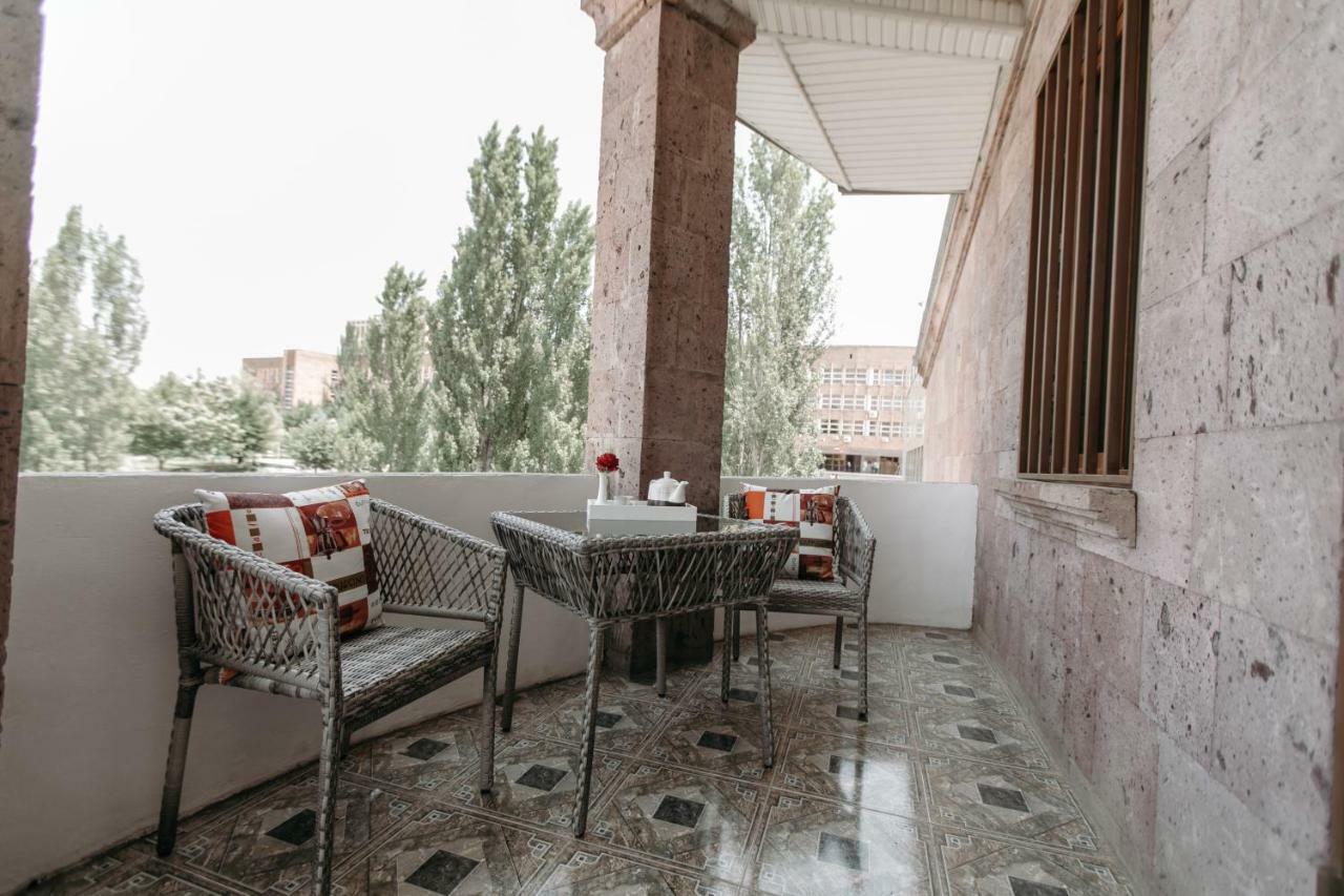 Castle Family Hotel Yerevan Exterior foto
