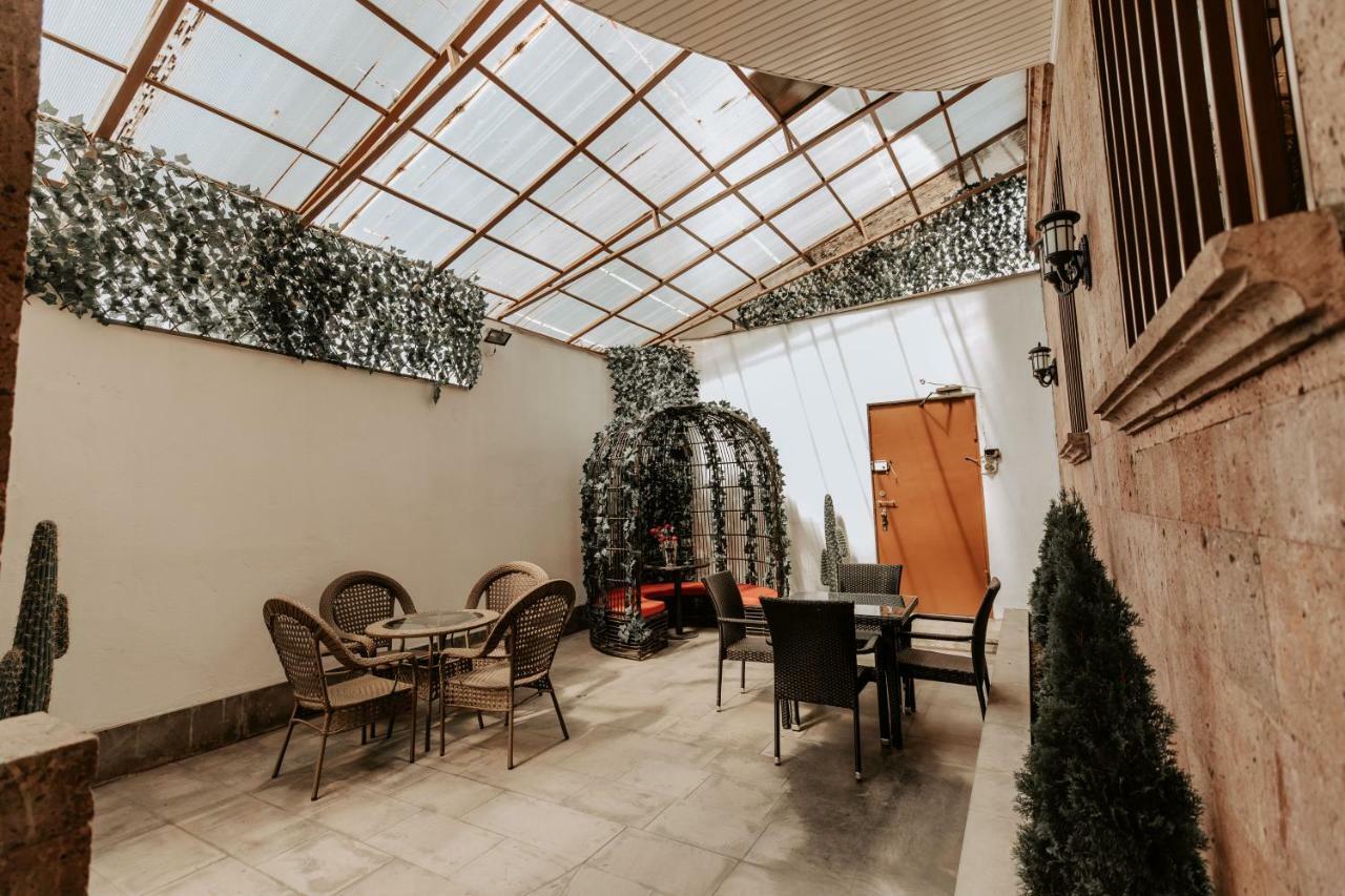 Castle Family Hotel Yerevan Exterior foto